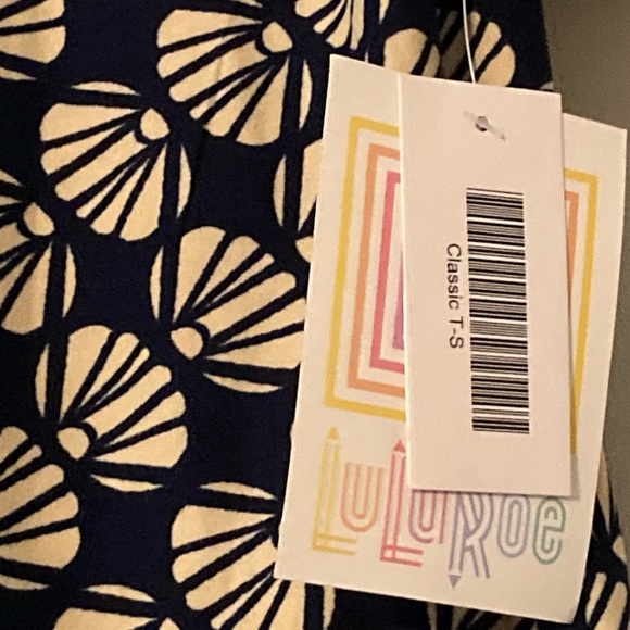 ❤️‍🔥🎉 LULAROE EXTREME SALE ALL SIZES🎉❤️‍🔥 - Picture 2 of 6